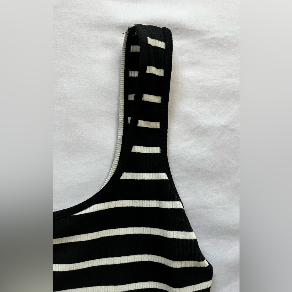 Stretchy Ribbed Tank Top - Picture 4 of 7